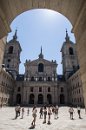 El Escorial je vlastně královský palác, klášter a hrobka v jednom a je jedním z nejvýznamnějších královských paláců v Evropě. Rozlohou může konkurovat versailleskému zámku.