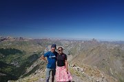 A jsme hore - Pico de Tebarray (2916 m). A jestli si říkáte, co je to za nepovedenou fotku, vězte, že jsem to tomu Španělovi na vrcholu vysvětloval minimálně 4x. Ale vypadal, že kompozice fotografie je pro něj "španělská vesnice".