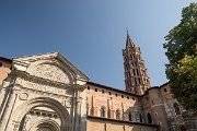 Největším klenotem je Bazilika svatého Saturnina z Toulouse. Je to největší zachovaná románská bazilika a od roku 1998 patří ke kulturnímu dědictví UNESCO.