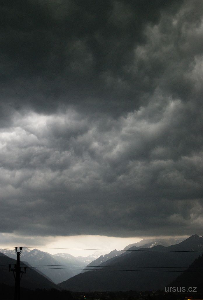 IMGP3608.JPG - ....záhy přijechala mohutná studená fronta...