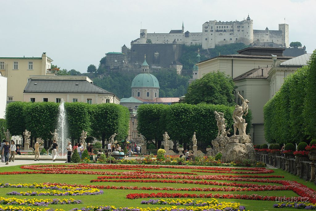 IMGP4133.JPG - I přes podivínství svého vzniku jsou však zahrady nádherné.