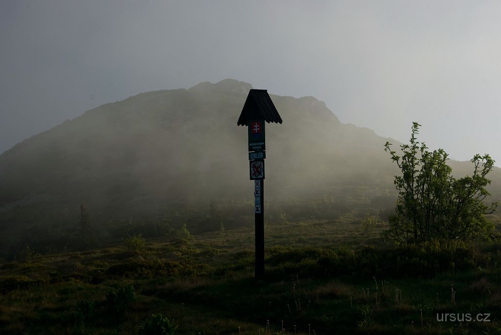 IMGP9227.jpg - Vrchol Chlebu (1544m) lákal lepšími výhledy. I neváhal jsem :-)