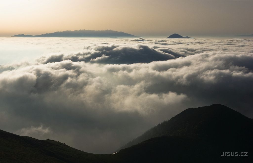 IMGP9261.jpg - Konečně vrchol Chlebu! Zůstávám stát v úžasu nad tou krásou pode mnou.