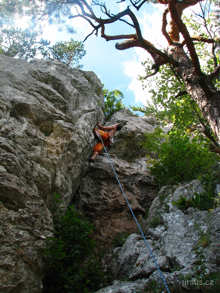 16.jpg - Místní "šestka" s názvem Sokolík... dala mi pořádně zabrat, ale to přece k lezení samozřejmě patří !