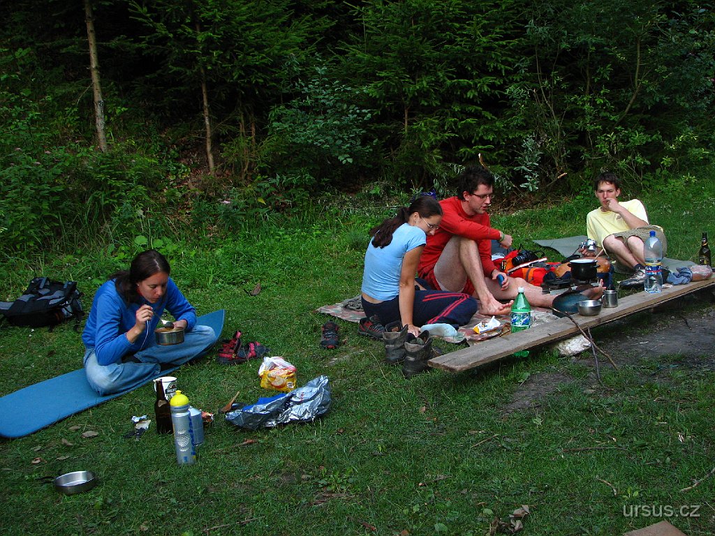 62.JPG - Večerní pohoda... večeře, dobré pivo, vínko, krásné zážitky... no prostě dovolená se vším všudy !