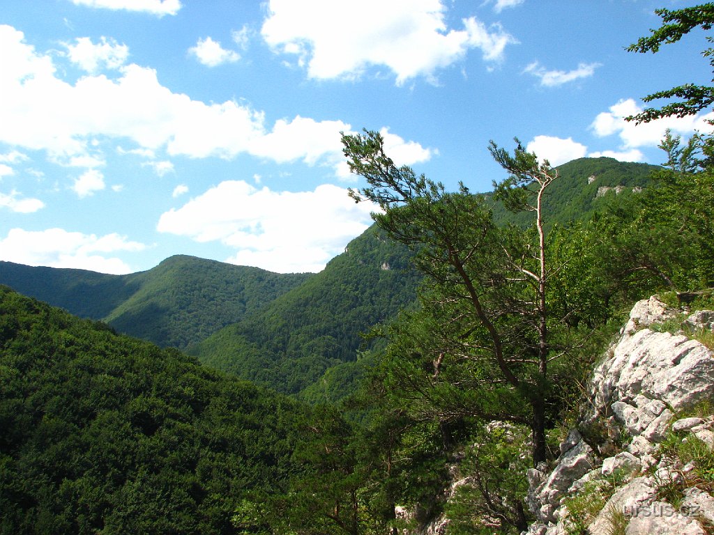 9.JPG - Vaříme oběd, je pohoda, nikde ani človíčka a rozhledy jsou opravdu úžasné...