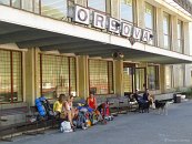 Za posledních pár lei a české cigarety jsme se dostali na nádraží v Orsove, odkud nás čekala dlouhá cesta zpestřená noční jízdou taxíkem po Aradu. Až jsme se všichni šťastně navrátili domů...