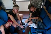 Půlnočním busem jsme se z lázní přesunuli na vlakové nádraží, kde jsme se na zemi pokusili o pár hodin spánku. Díky pracovním povinnostem jsme já, Iva, Ondřej a Hus časně ráno zahájili cestu domů, zbytek osazentva si výpravu prodloužil o 3 dny s touhou navštívit ještě oblast Banátu.