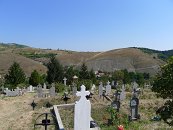 Nechtěně jsme se stali svědky jedné výjimečné události - ve vesnici se konaly čtyři pohřby najednou, což podle místních pamětníků nemá obdoby