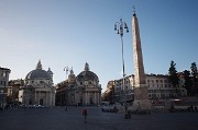...a téměř prázdné náměstí Piazza del Popolo.