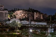 Pod pahorkem Palatin leží Forum Romanum - někdejší centrum veřejného dění Římské říše.