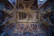 ...a především nádhernou Sixtinskou kaplí od Rafaela. V ní se bohužel nesmí fotit, ale v mnoha dalších kaplích ano.