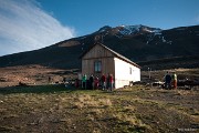 Takové přivítání jsme opravdu nečekali. Stojíme před základnou a kocháme se. : Svalbard, hory, ledovce, moře, Špicberky