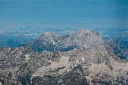 Za italskou horou Jof di Montasio (2 753 m) hledám známé vrcholky Dolomit.