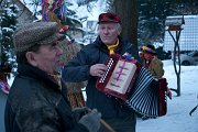 Harmoška nesmí chybět. : Beskydy, Lužná, Valašsko, Vsacko, fašaňk, zima