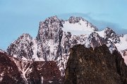 Mohutná Pik Korona (4 770 m) je cílem zdatnějších horolezců a patří k tomu nejlepšímu, co může Ala-Archa nabídnout.