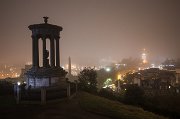 ...a monument Dugalda Stewarda, od něhož je běžně krásný výhled na centrum města (pokud nepadne skotská mlha).