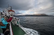 Ostrov Arran leží v zálivu Firth of Clyde a pevninský přístav Ardossan je od hlavního města ostrova Brodick vzdálený jen 20 km, takže plavba trajektem trvá přibližně hodinu.