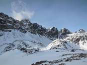 Po pár hodinkách spánku se budíme do krásného rána a tak rychle snídáme, balíme a hurá ven.