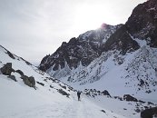 My jsme se s Jeňou ráno vydali do oblasti Slavkovské kopy, kde zhruba ve středu výrazného trojúhelníku vede cesta s názvem Dáma s péřovkou. Má být za M4, tak uvidíme, jak to půjde.