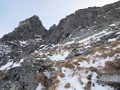 Jsme před komínem. Váháme, zda neudělat štand, ale skála vypadá dobře, tak pokračujeme v synchronním postupu.