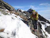 Na hřebeni nám pekelně foukalo, což postup činilo vyčerpávajícím.