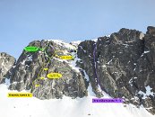 Původně jsme chtěli lézt Kvasničkovu cestu, ale podmínky v cestě nevypadaly dobře (málo sněhu), tak jsme zvolili náhradní variantu - Motykův komín. Jde víceméně o ledovou cestu, kde první dvě délky jsou hlavně led, třetí délka trocha ledu + skála a pak cesta uhýbá doleva a pokračuje skalním komínem. Dolezli jsme pod něj, ale bylo to čistě skalní lezení, spíš na léto, tak jsme vycouvali a pokračovali firnovo-ledovými žlaby až na hřeben.