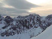 Nad Vysokou se koupaly mraky v zapadajícím Slunci.