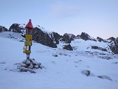 Večer je klid, v údolí inverze, tady nahoře bezvětří a čisté nebe. Kéž by nám to ještě vydrželo na zítřek..Předpověď je ovšem nepříznivá, má dost sněžit. Tak uvidíme.